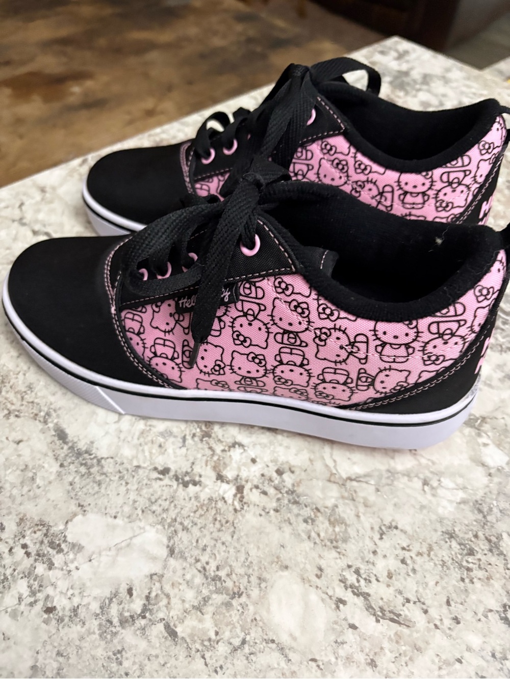 Heelys Kids Black and Pink Hello Kitty Sneakers